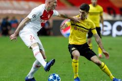 开云官网-足球比赛：擦出火花，胜者笑到最后