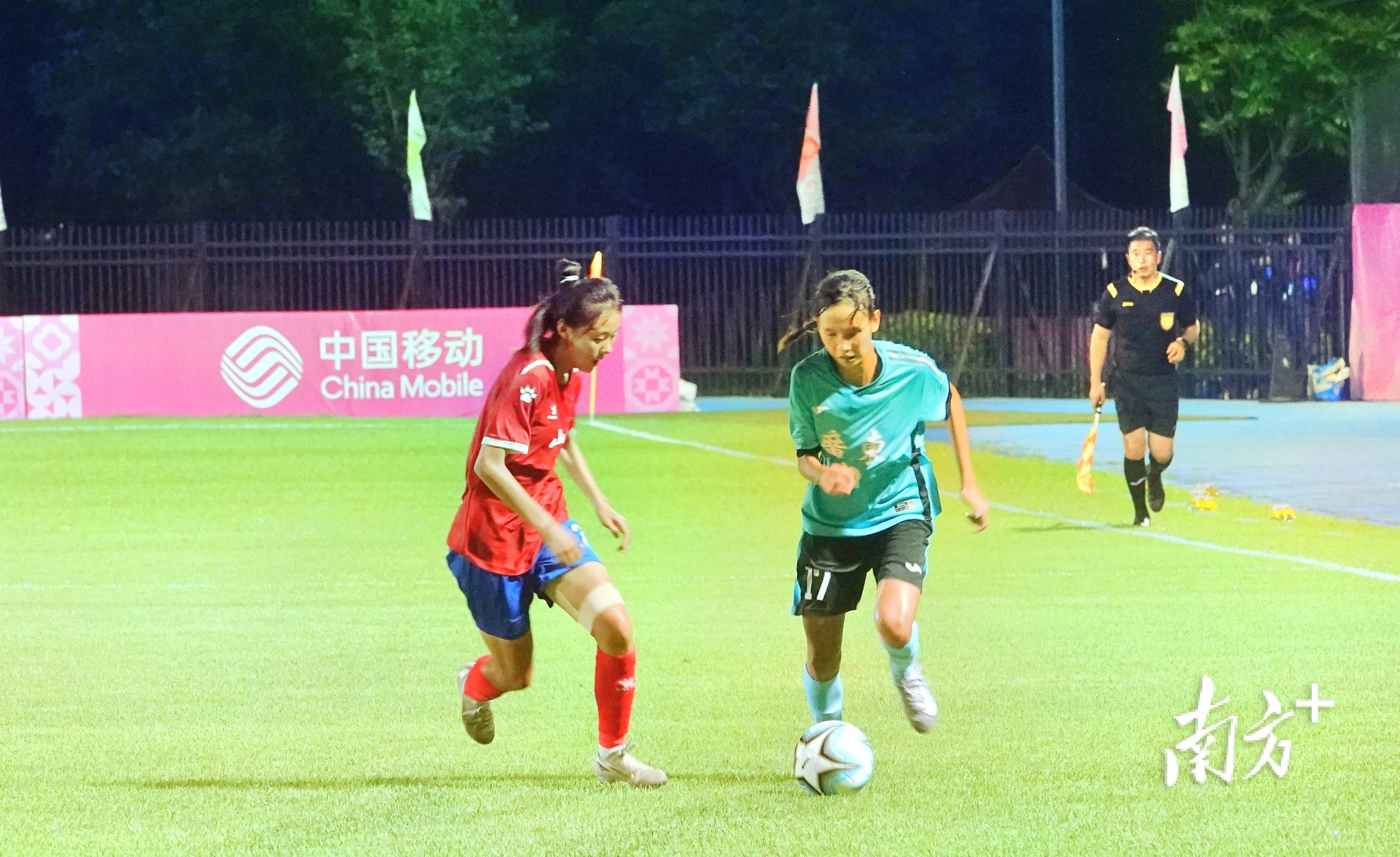 中国女足球员成功晋级国际足球赛半决赛