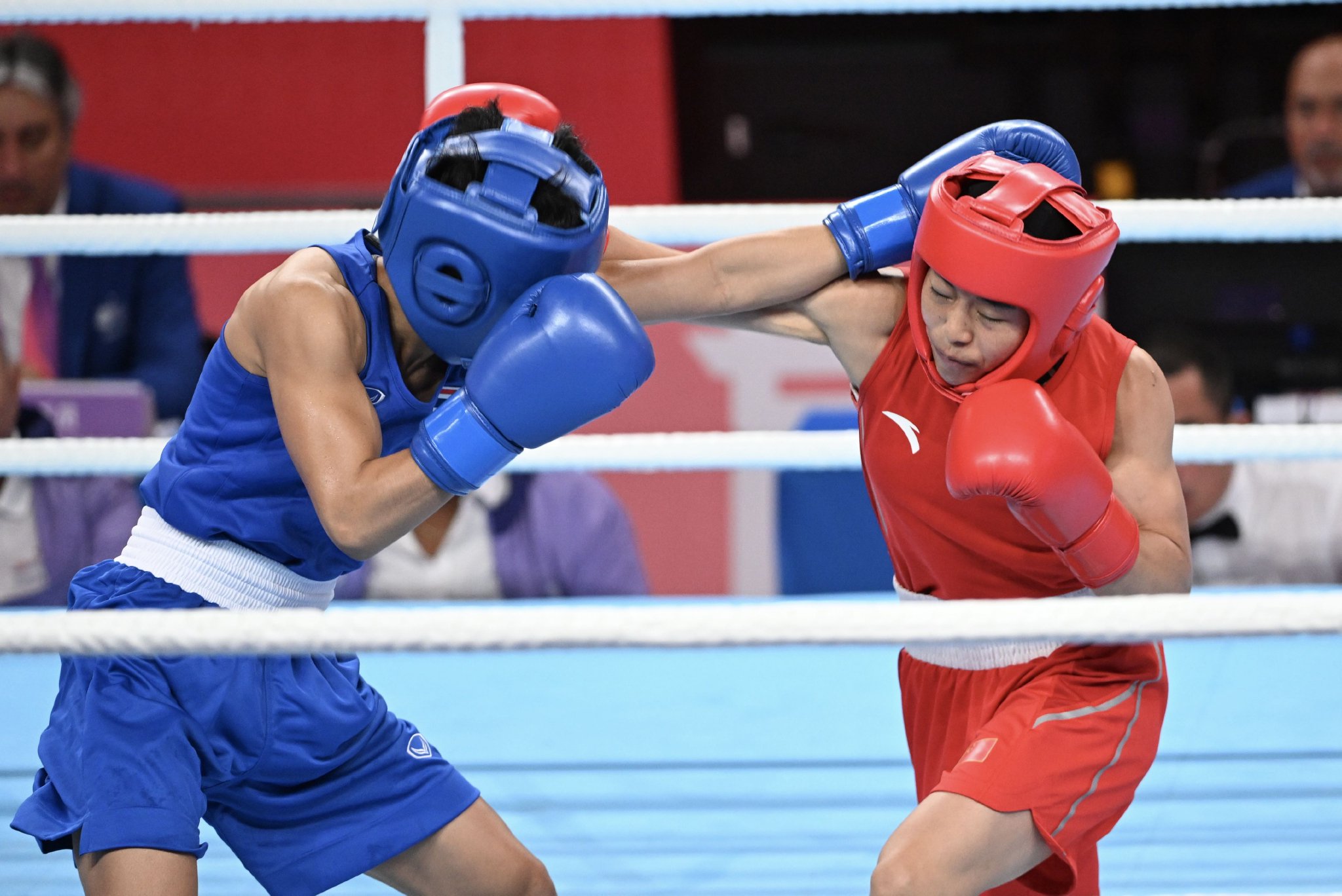 拳击选手展现出色表现,晋级决赛 拳击选手展现出色表现,晋级决赛