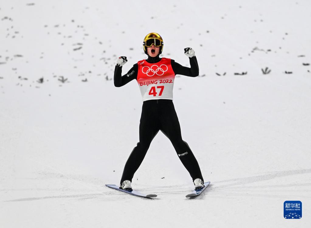 挪威选手夺得滑雪金牌，表现神勇
